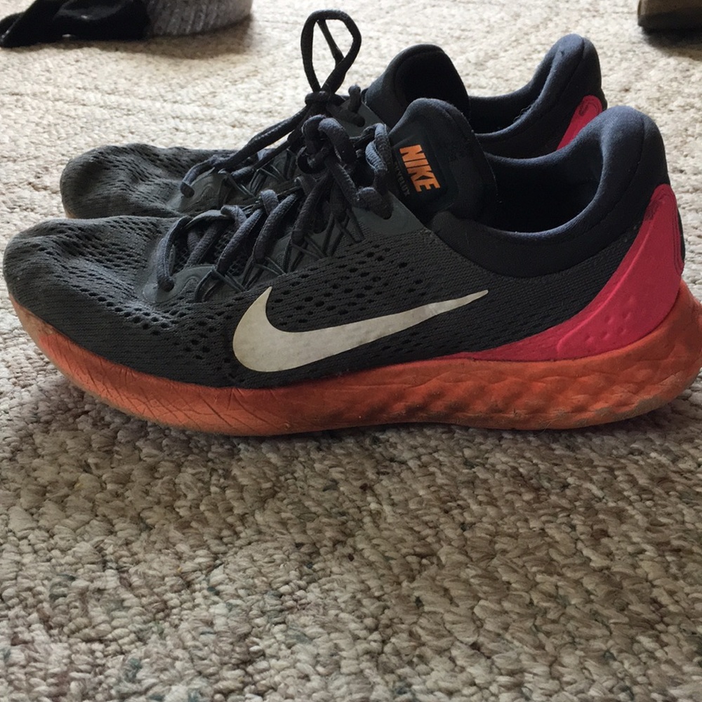 Nike Skyelux Shoes